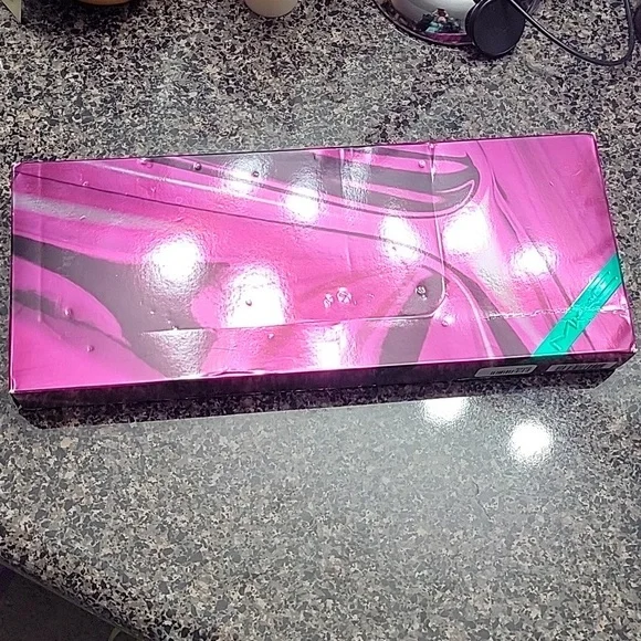 MAC Cosmetics Case - Picture 4 of 4